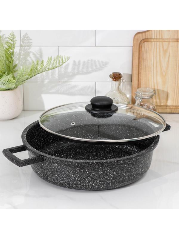Сотейник Доляна, d=28 см, стеклянная крышка, литые ручки, антипригарное покрытие, цвет чёрный