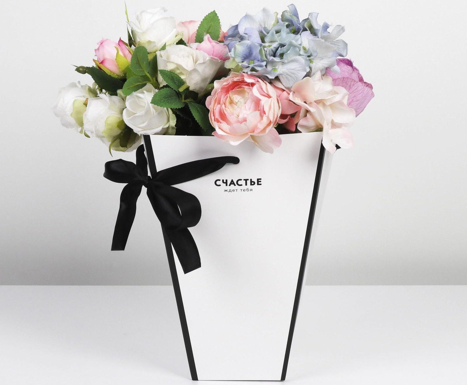 Коробка для цветов на лентах «Шанель», 17 х 25 х 9 см