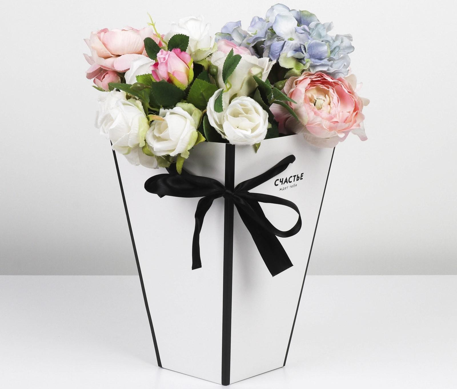 Коробка для цветов на лентах «Шанель», 17 х 25 х 9 см