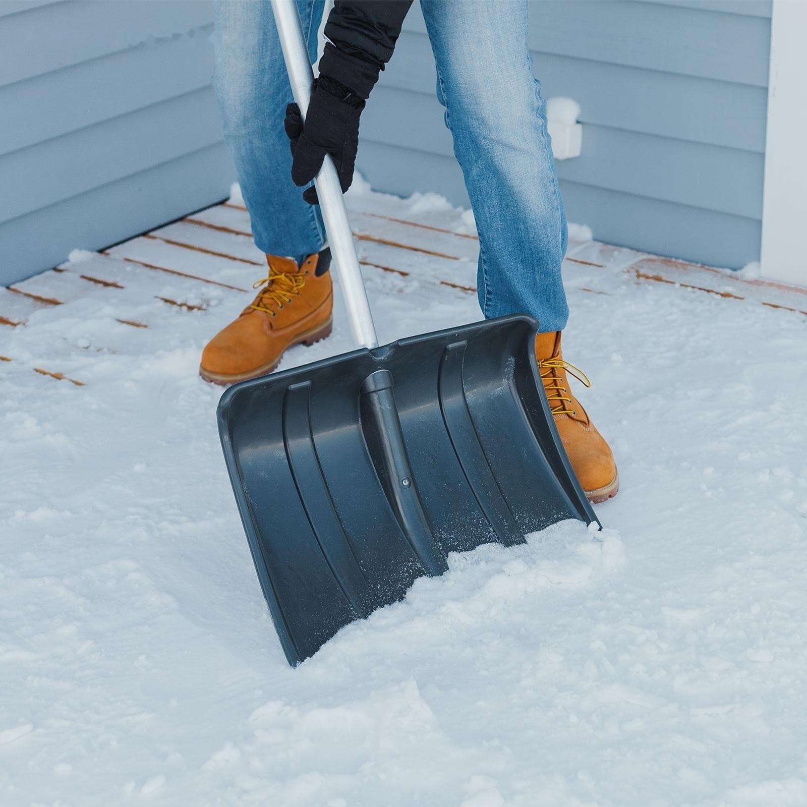 Лопата пластиковая, ковш 380 × 380 мм, морозостойкая, с алюминиевой планкой, алюминиевый черенок, «Снежинка», МИКС