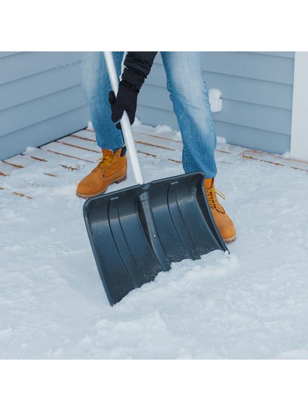 Лопата пластиковая, ковш 380 × 380 мм, морозостойкая, с алюминиевой планкой, алюминиевый черенок, «Снежинка», МИКС