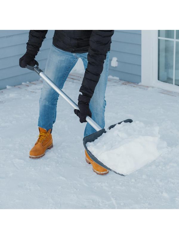 Лопата пластиковая, ковш 380 × 380 мм, морозостойкая, с алюминиевой планкой, алюминиевый черенок, «Снежинка», МИКС