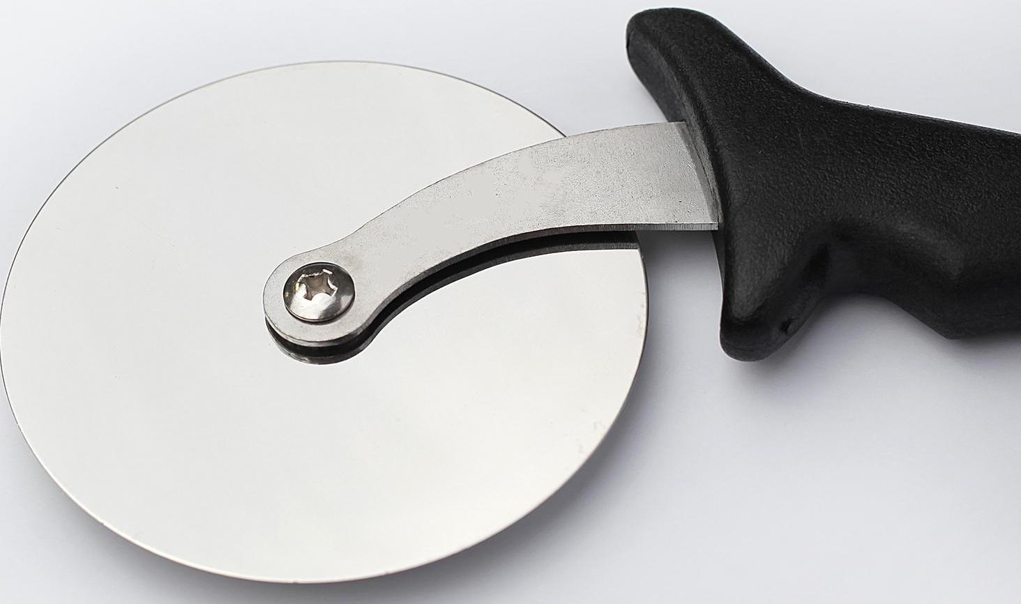 Нож для пиццы, диск 10 см, толщина лезвия 1 мм