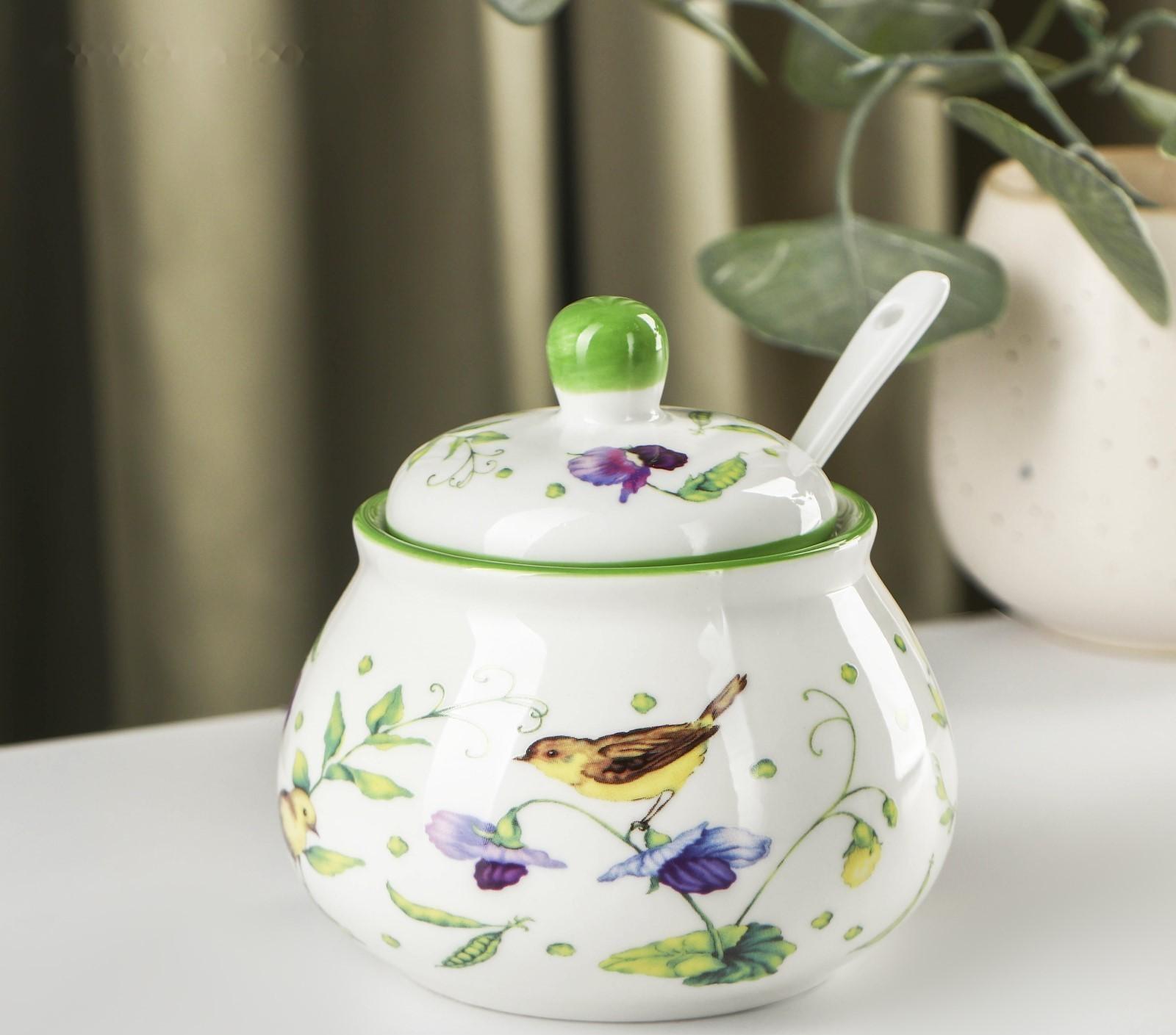 Сахарница фарфоровая с ложкой Доляна «Зелёный сад», 320 мл