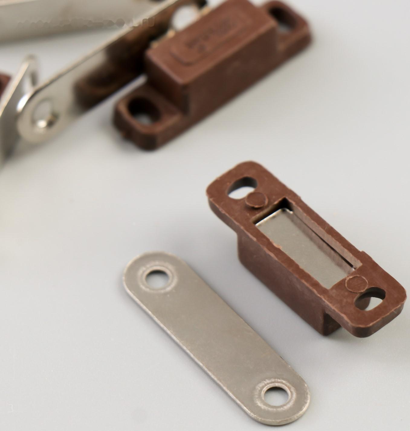 Замок магнитный (набор 4 шт)  коричневый 3х1 см