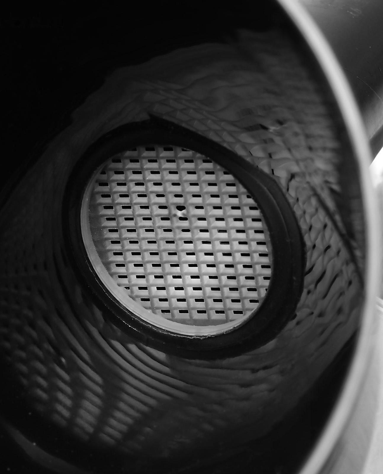 Воронка заливная с угловым носиком, с сеткой, разборная, диаметр 123 мм, длина 325 мм, МИКС