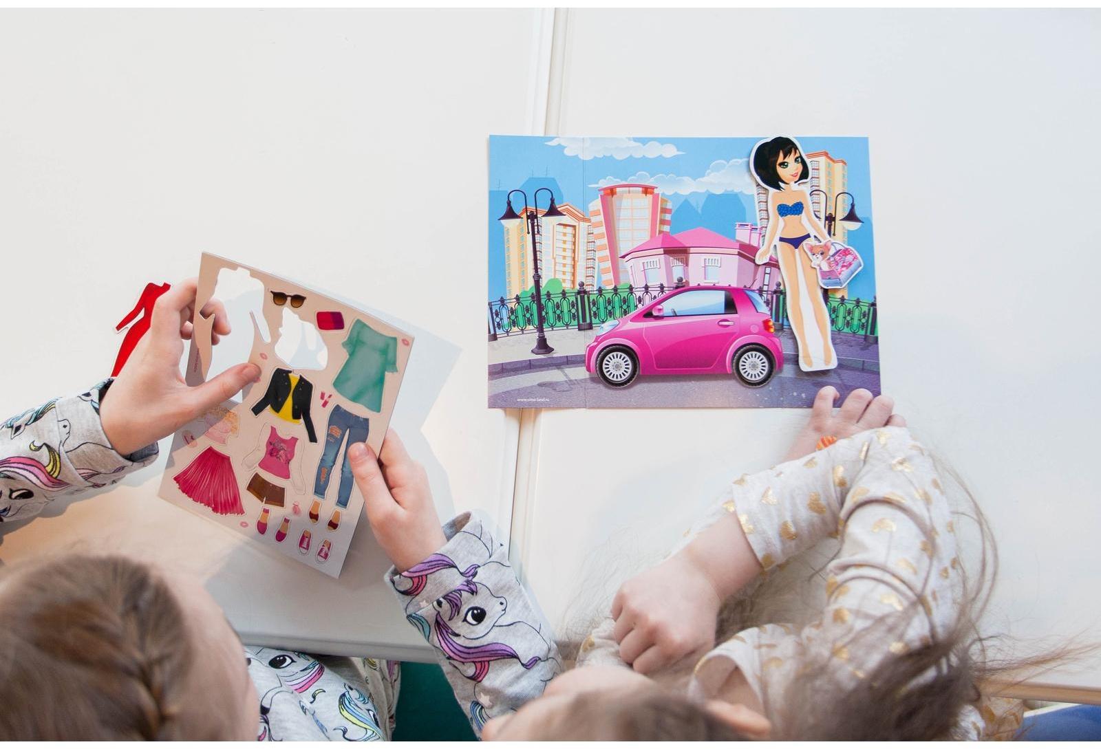 Магнитная игра «Одень куклу: городская модница»