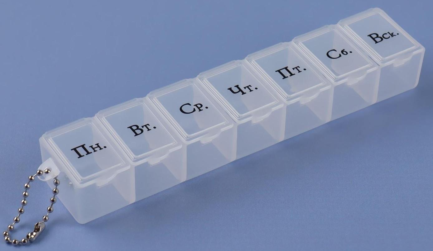 Таблетница «На неделю», с цепочкой, русские буквы, 7 секций, цвет МИКС