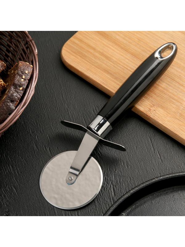 Нож для пиццы и теста Доляна «Скина», 20 см, цвет чёрный