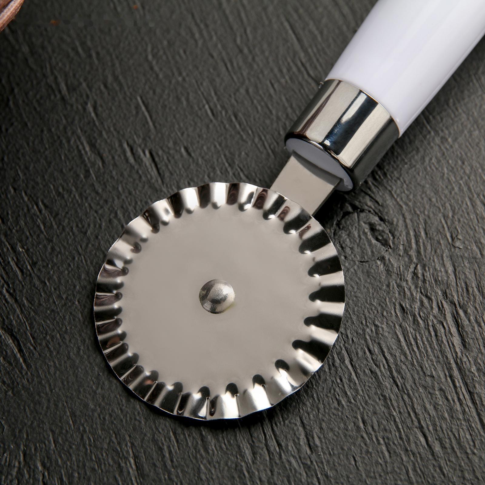 Нож для пиццы и теста Доляна «Скина», 20,5 см, ребристый, цвет белый