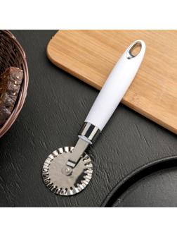 Нож для пиццы и теста Доляна «Скина», 20,5 см, ребристый, цвет белый