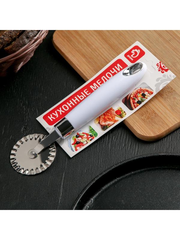 Нож для пиццы и теста Доляна «Скина», 20,5 см, ребристый, цвет белый