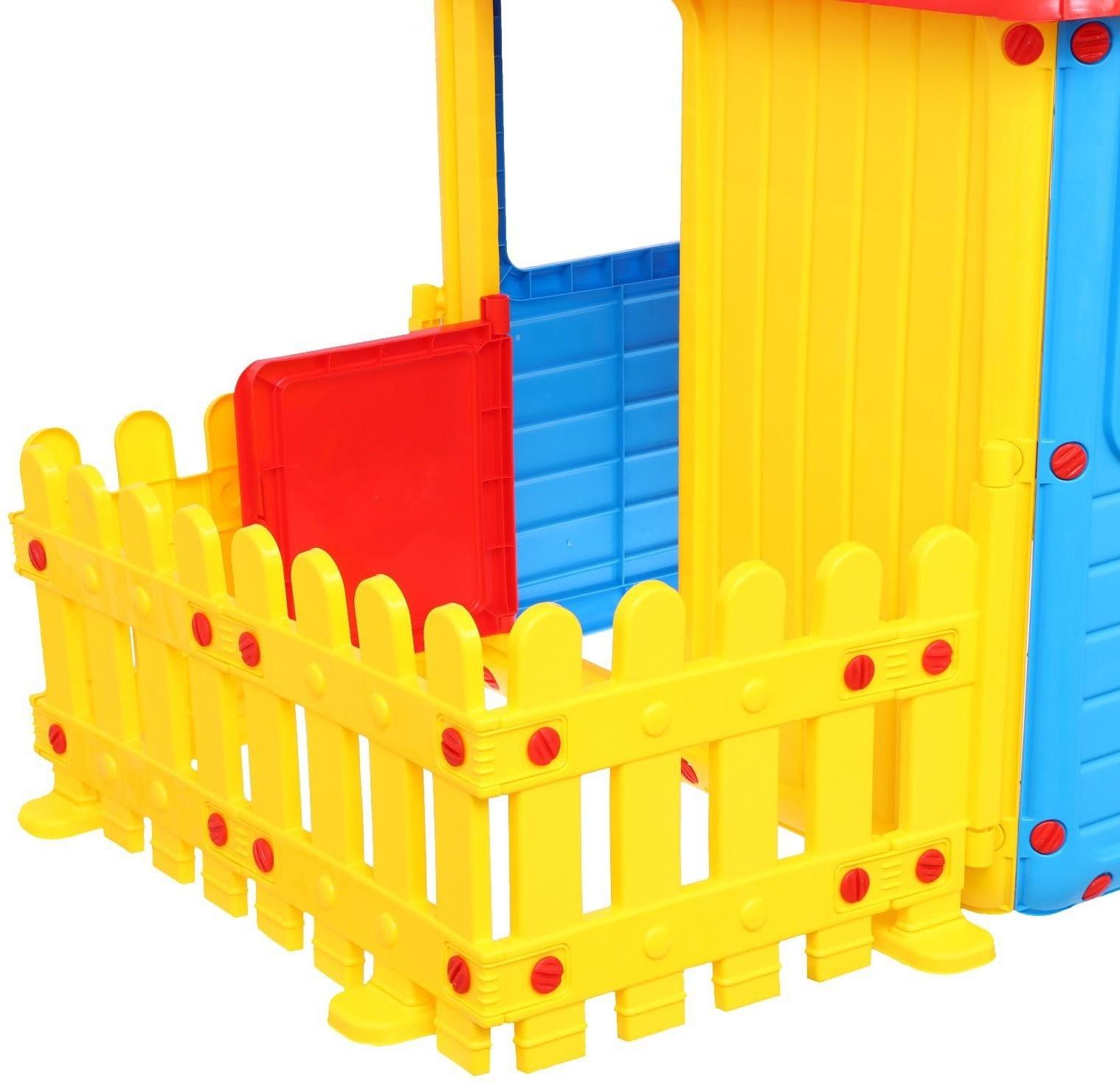 Игровой домик для улицы «Городской дом» с ограждением