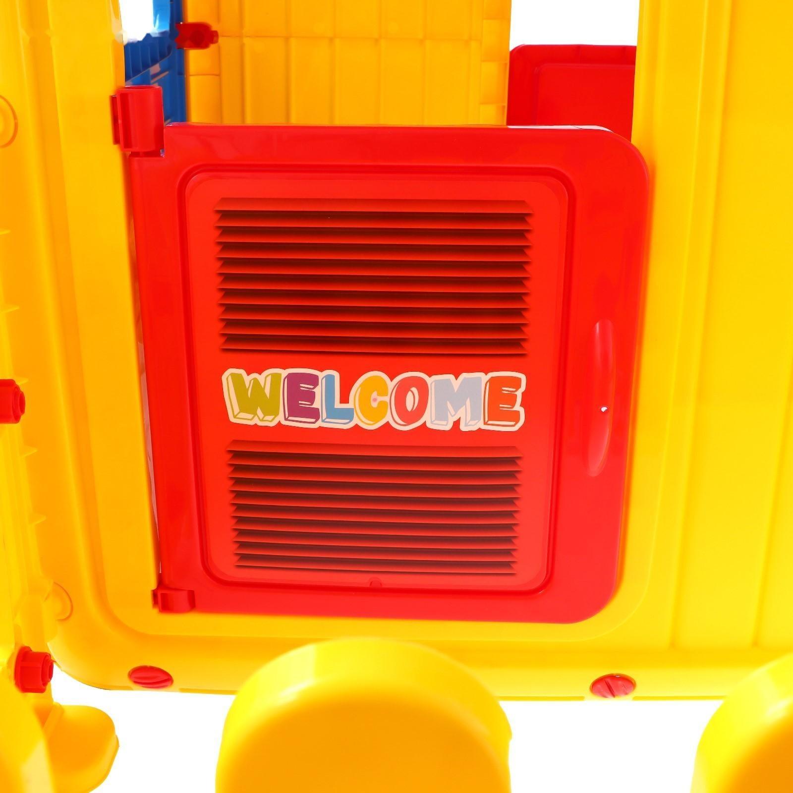 Игровой домик для улицы «Городской дом» с ограждением