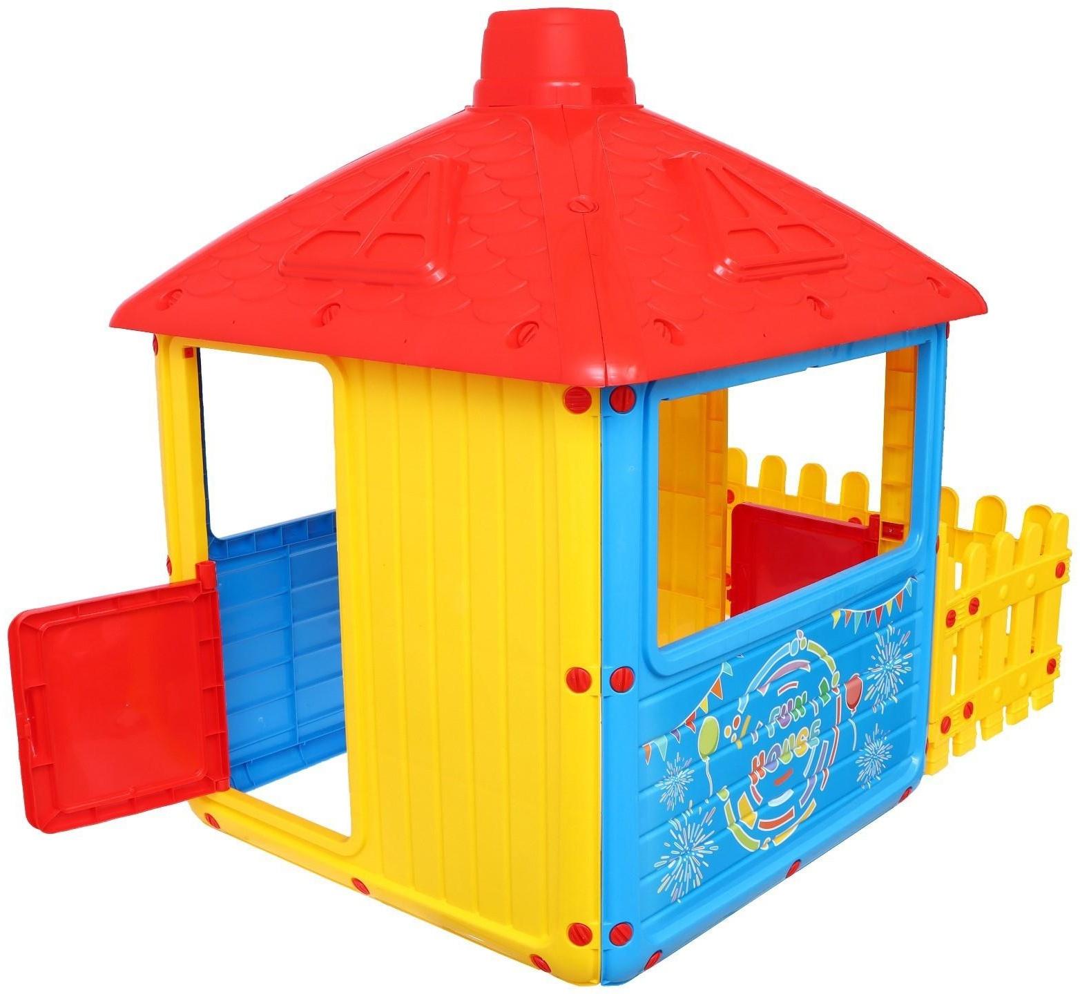 Игровой домик для улицы «Городской дом» с ограждением