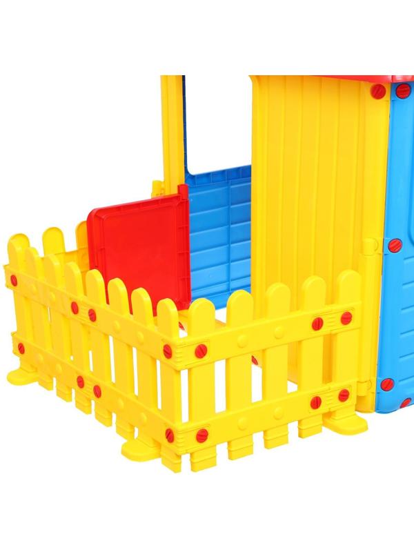 Игровой домик для улицы «Городской дом» с ограждением