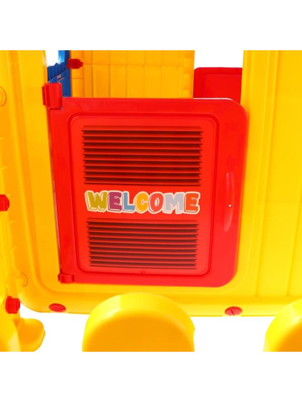 Игровой домик для улицы «Городской дом» с ограждением