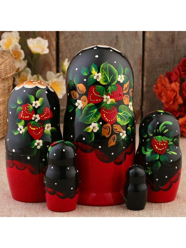 Матрёшка «Земляничка», чёрный платок, 5 кукольная, 18 см