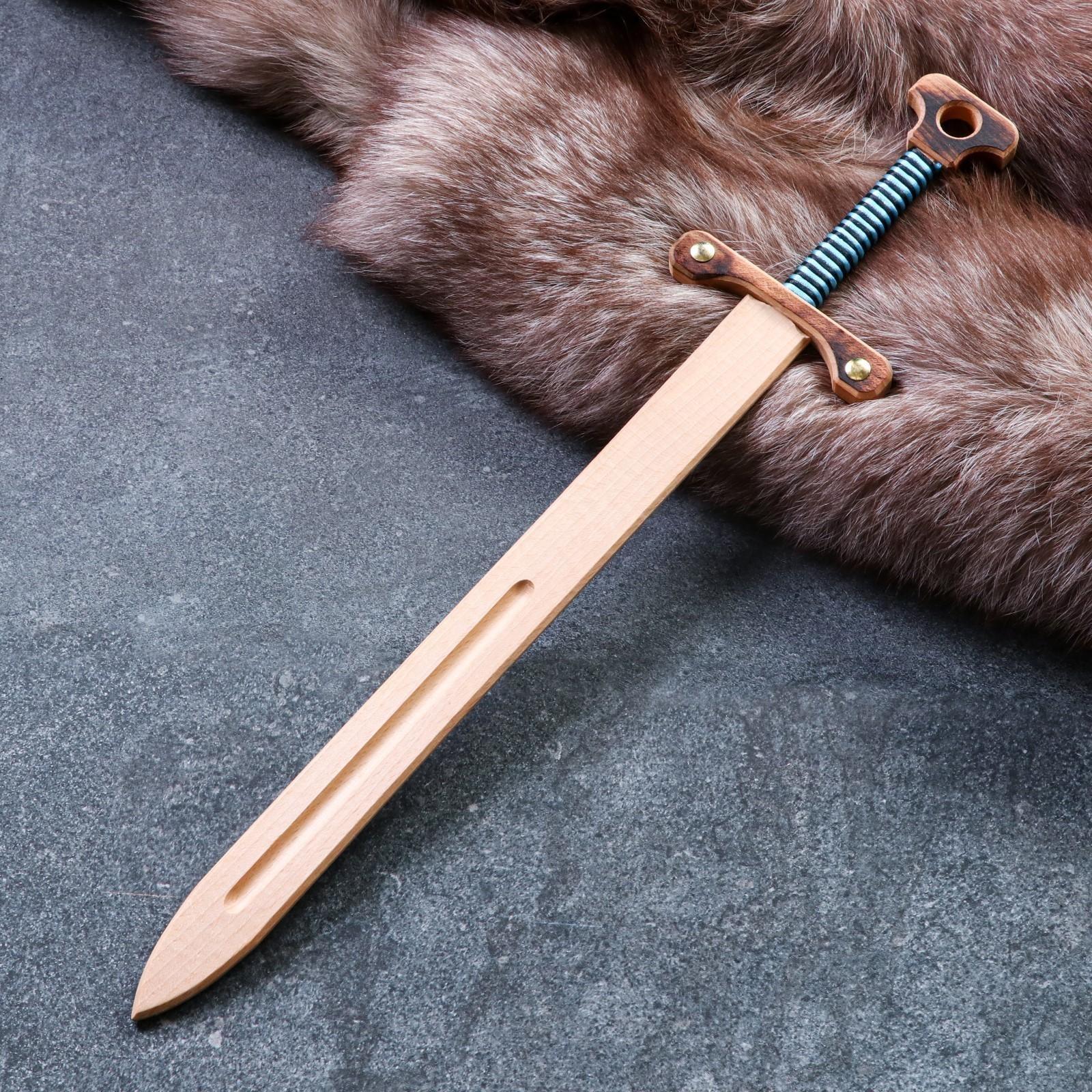 Сувенирное деревянное оружие 