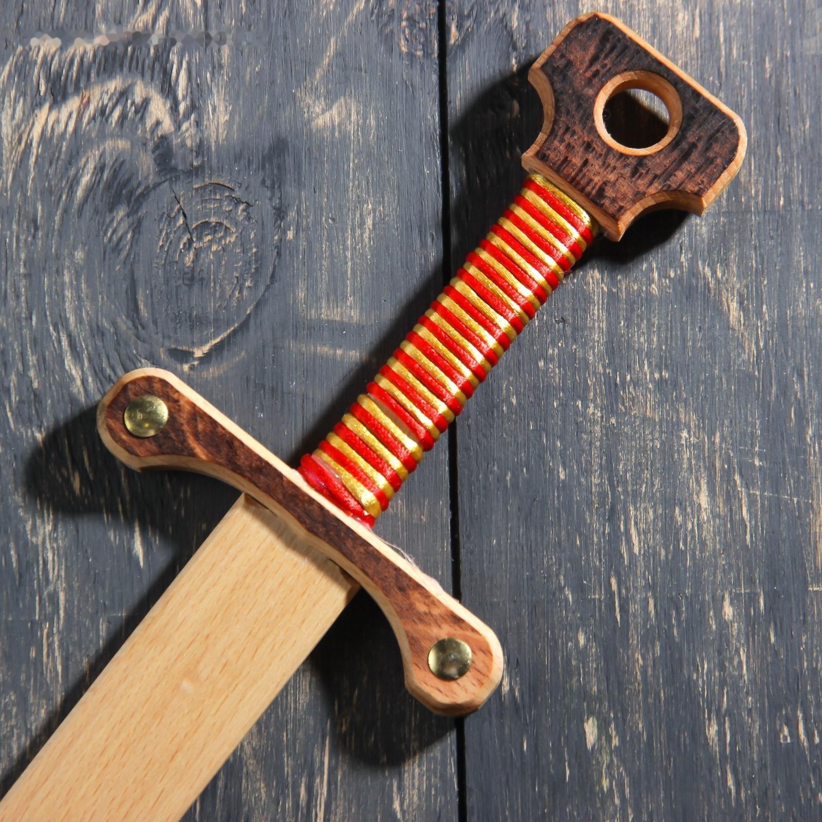 Сувенирное деревянное оружие 