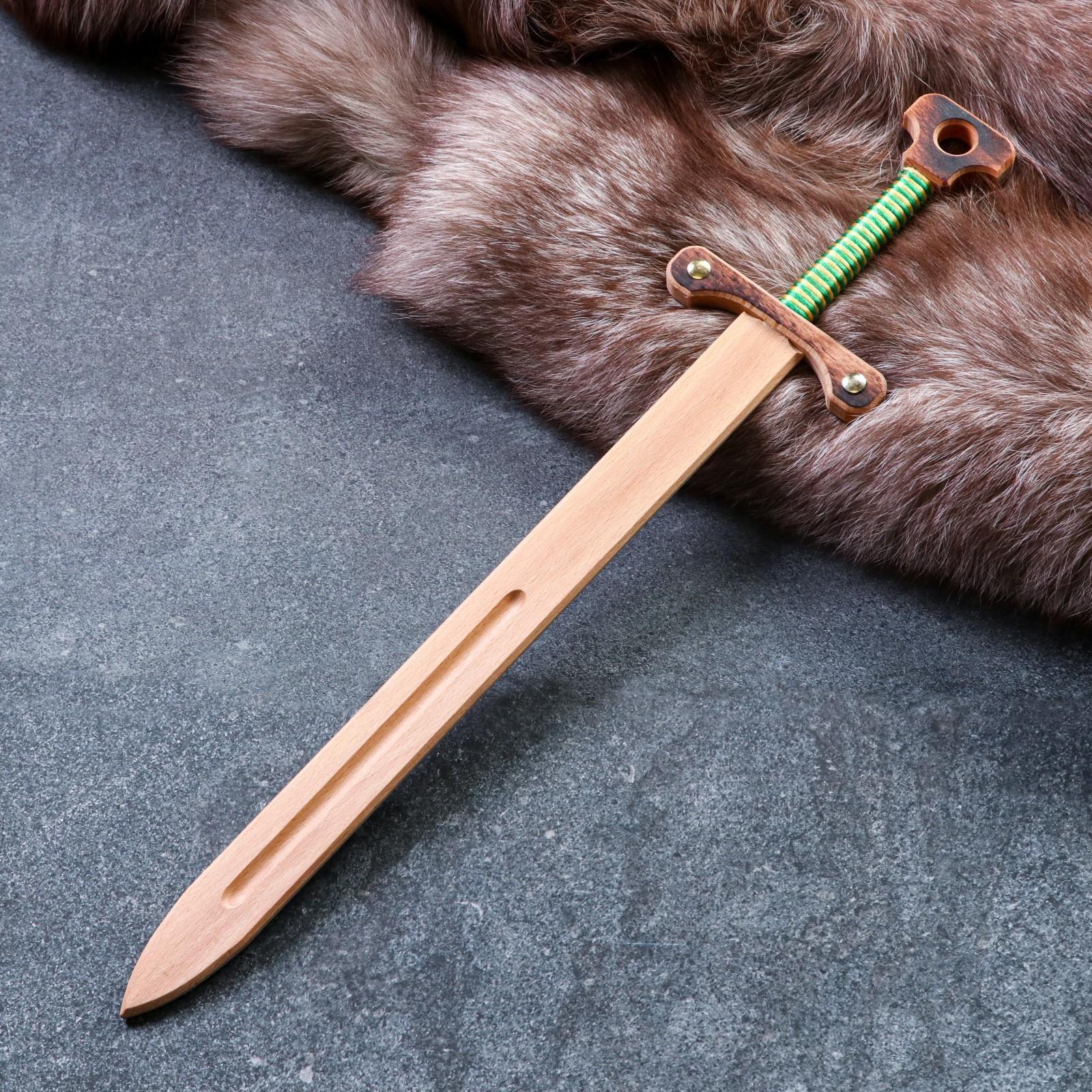 Сувенирное деревянное оружие 