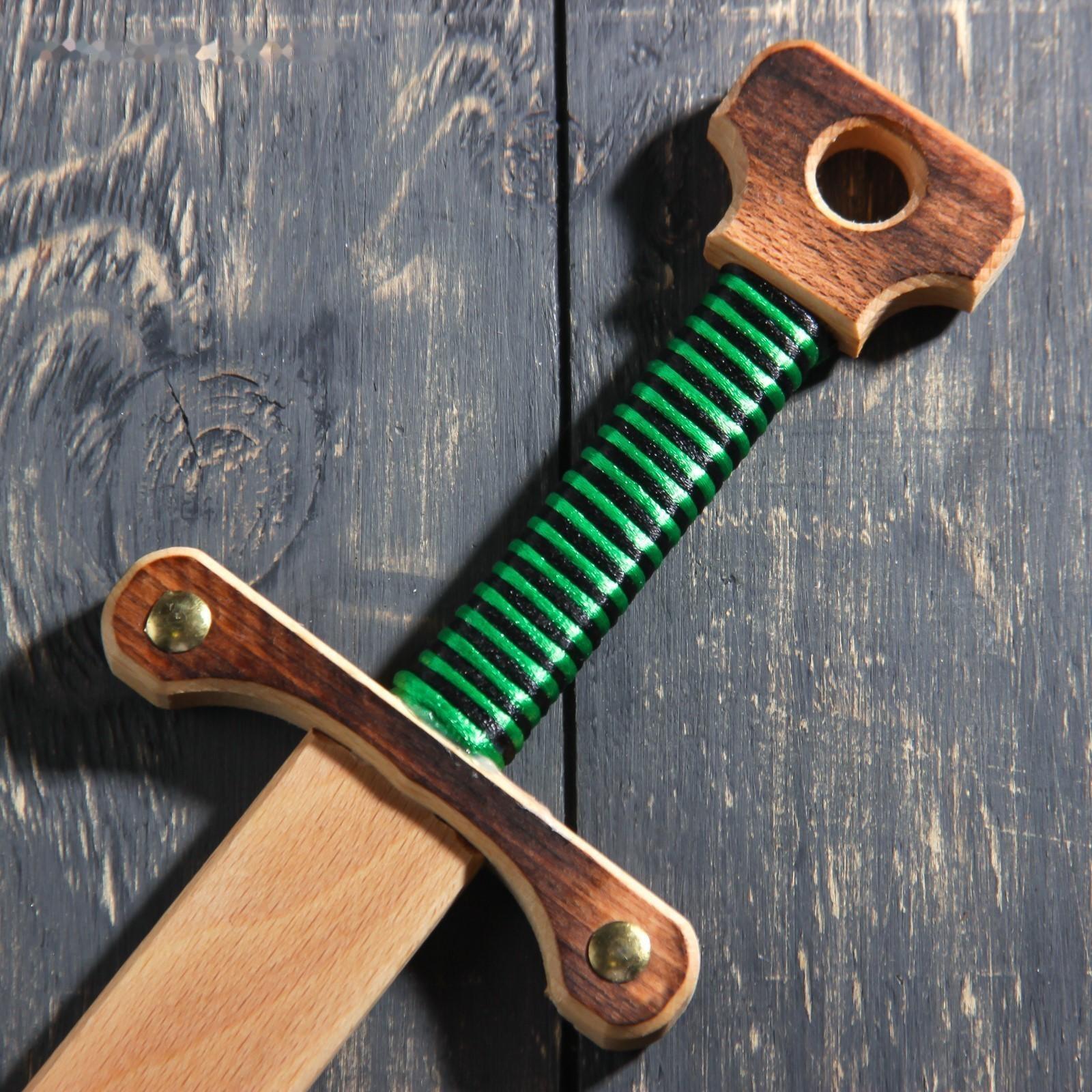 Сувенирное деревянное оружие 