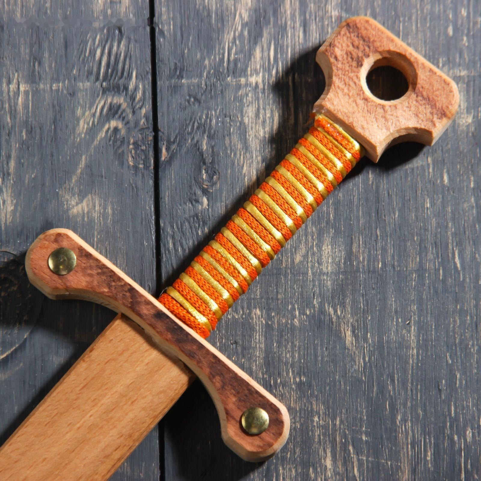 Сувенирное деревянное оружие 