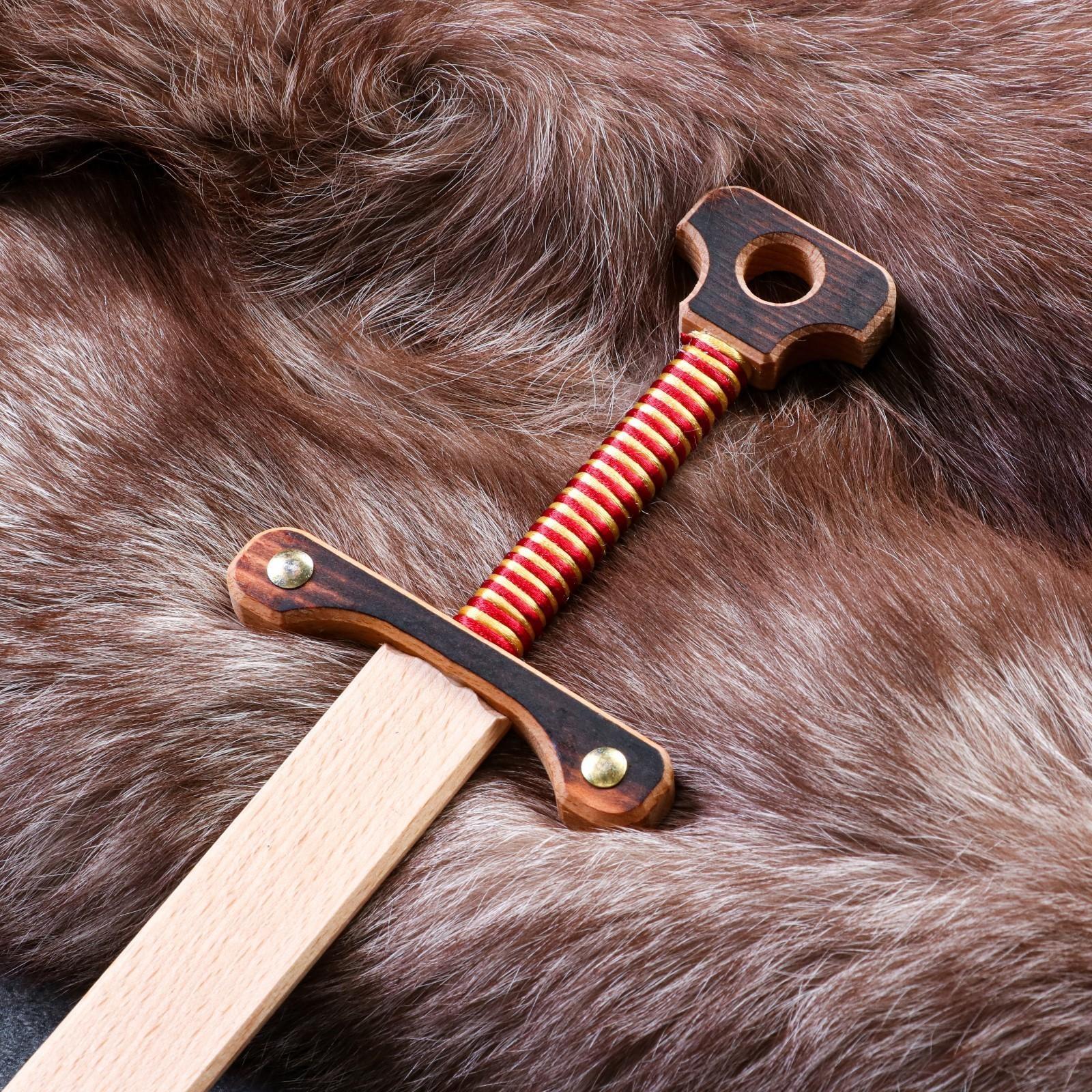 Сувенирное деревянное оружие 