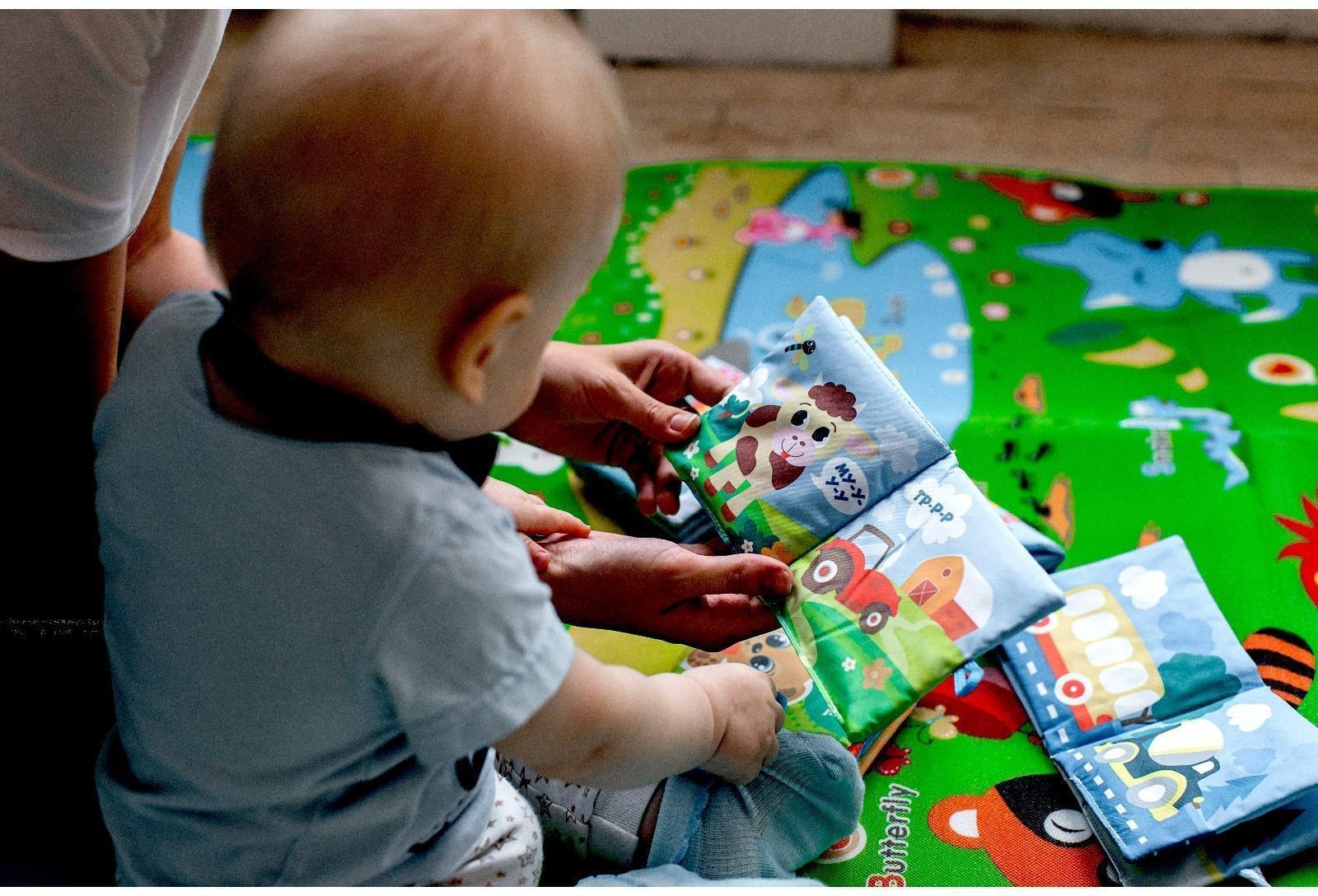 Книжка-шуршалка «Сказка Колобок» 11х11 см