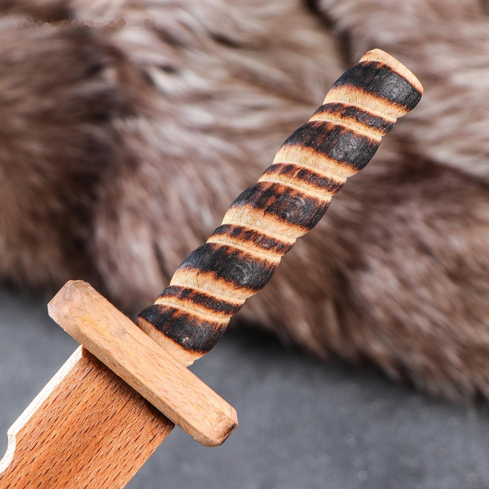 Сувенирное деревянное оружие 