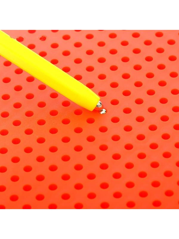 Планшет обучающий «Магнитное рисование», 714 отверстий, цвет красный