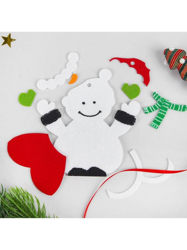 Набор для творчества - создай ёлочное украшение из фетра «Снеговик в шапочке»