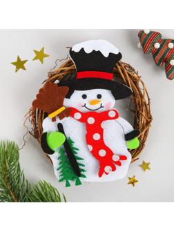 Набор для творчества - создай новогоднее украшение «Венок - снеговик с метлой»