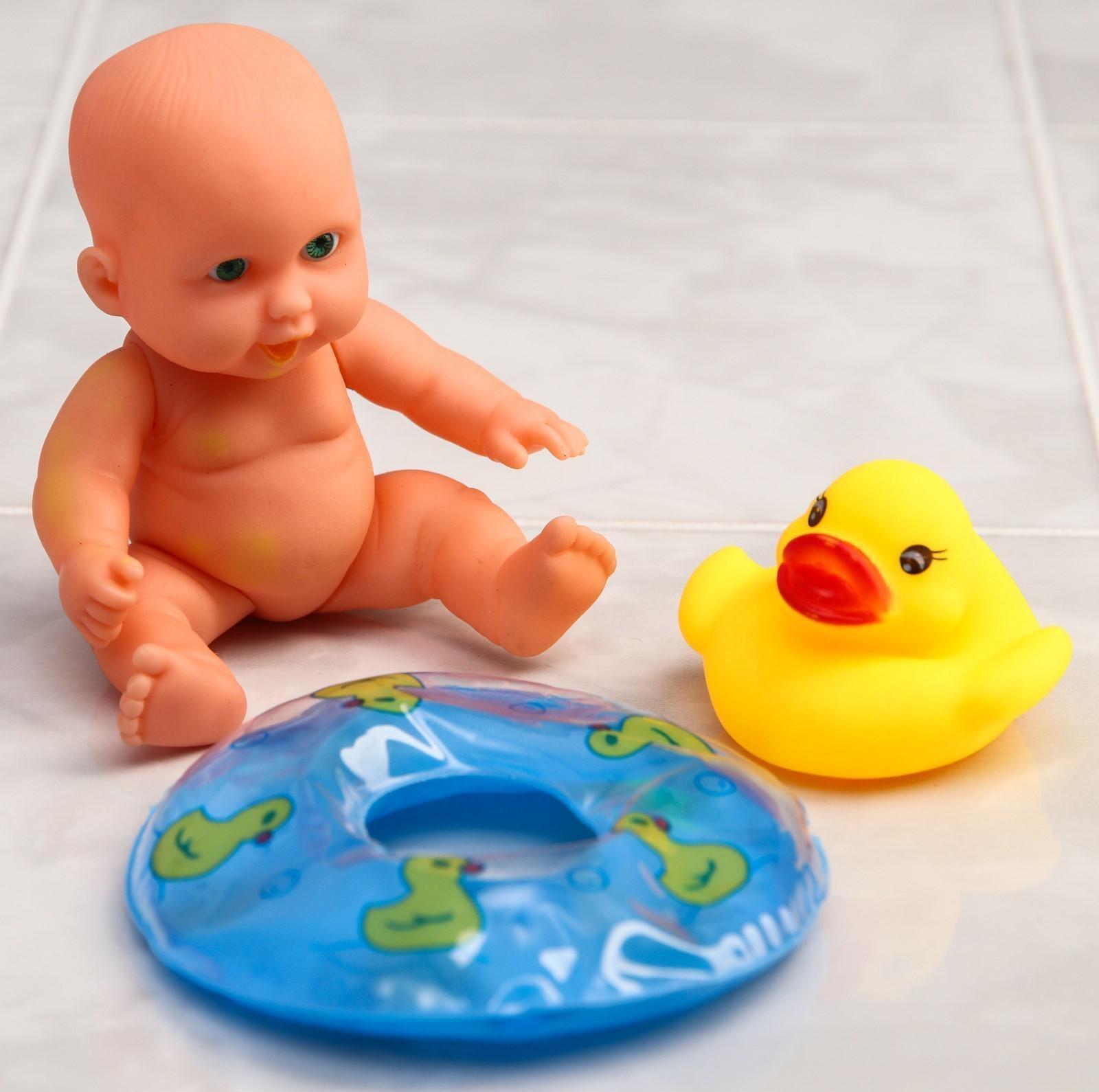 Набор игрушек для игры в ванне «Малыш и утёнок с кругом», цвет МИКС