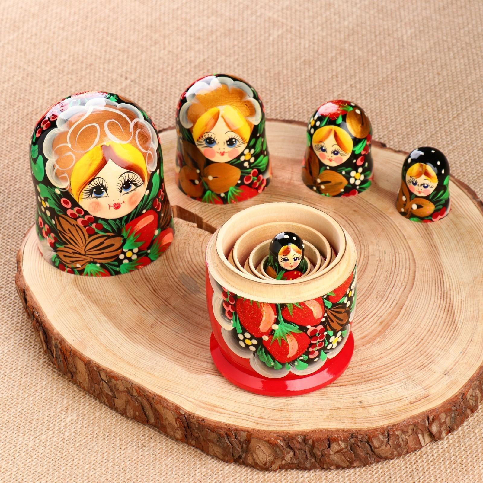 Матрёшка «Земляничка», чёрный платок, 5 кукольная, 18 см