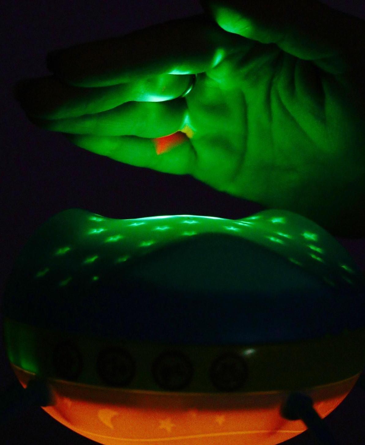 Мобиль музыкальный «Яркие птички», с ночником + пульт, цвет МИКС