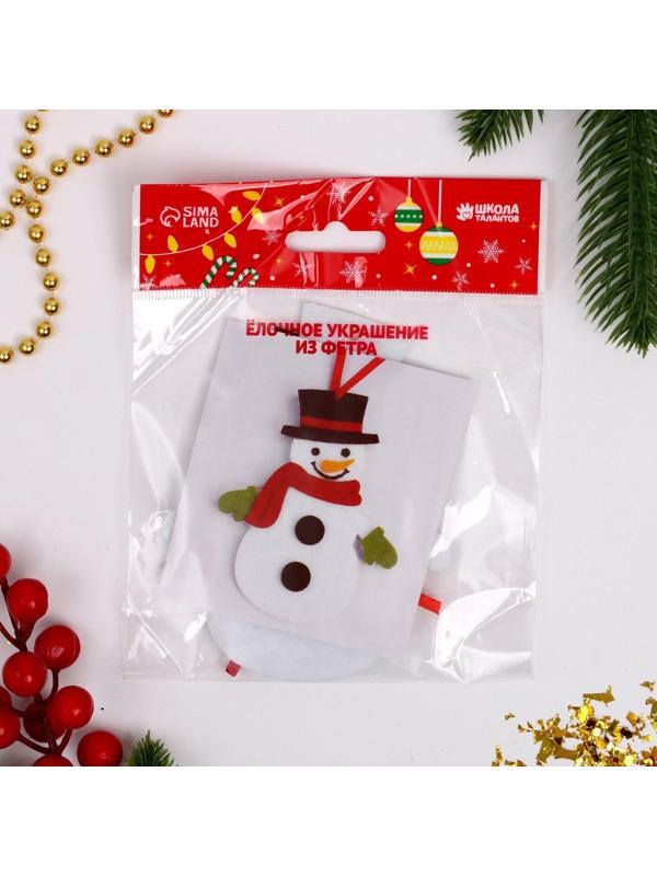 Набор для творчества - создай ёлочное украшение из фетра «Снеговичок в красном шарфике»