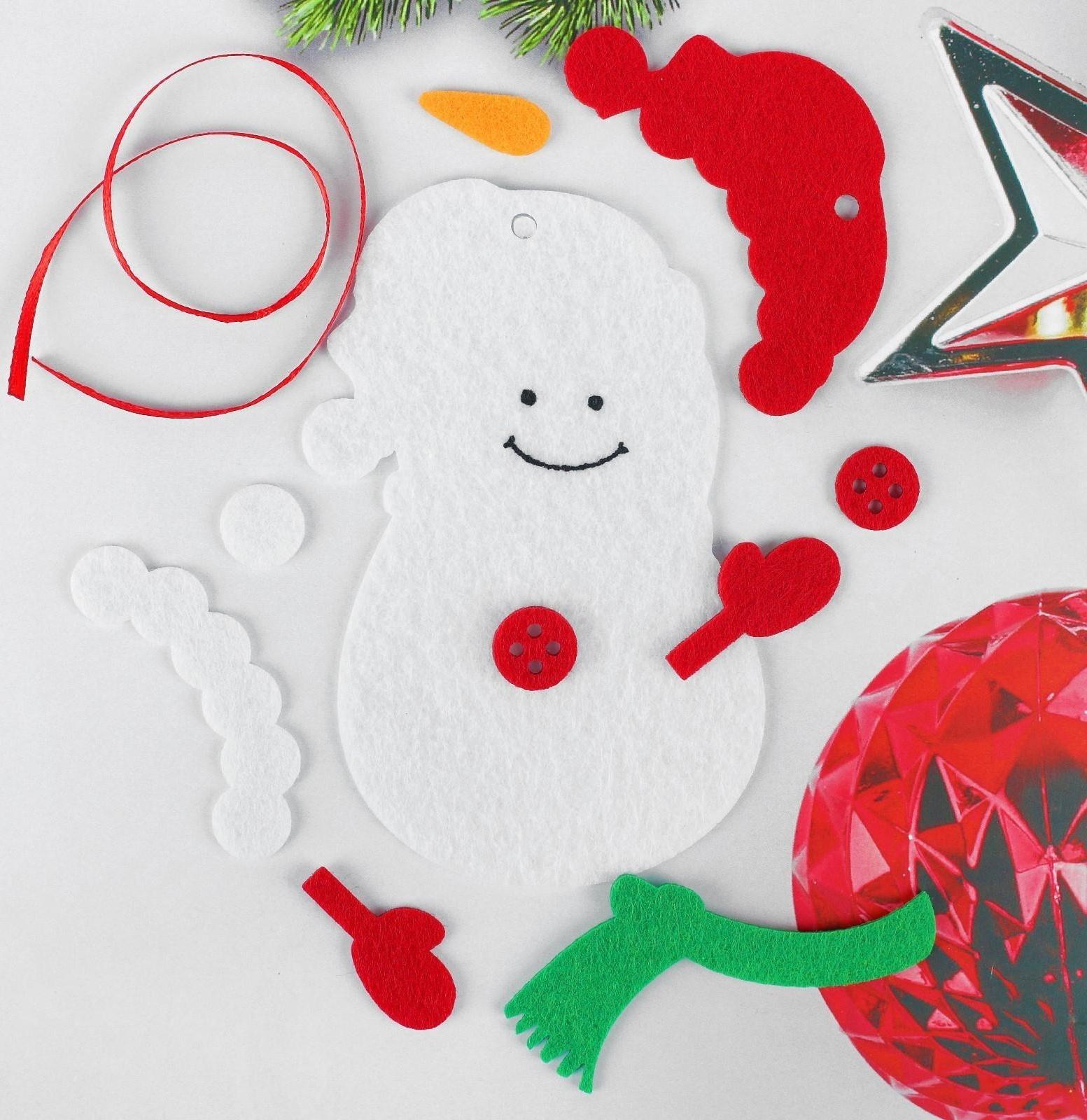 Набор для творчества - создай ёлочное украшение из фетра «Весёлый снеговик»