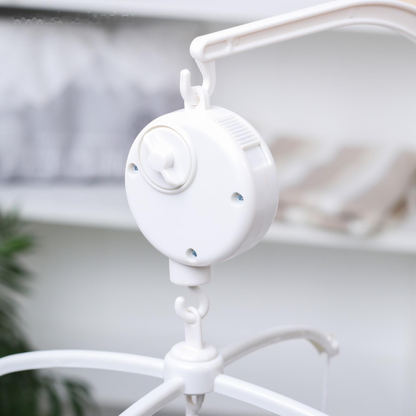 Мобиль музыкальный «Белочки на кольце», заводной, наклейка МИКС