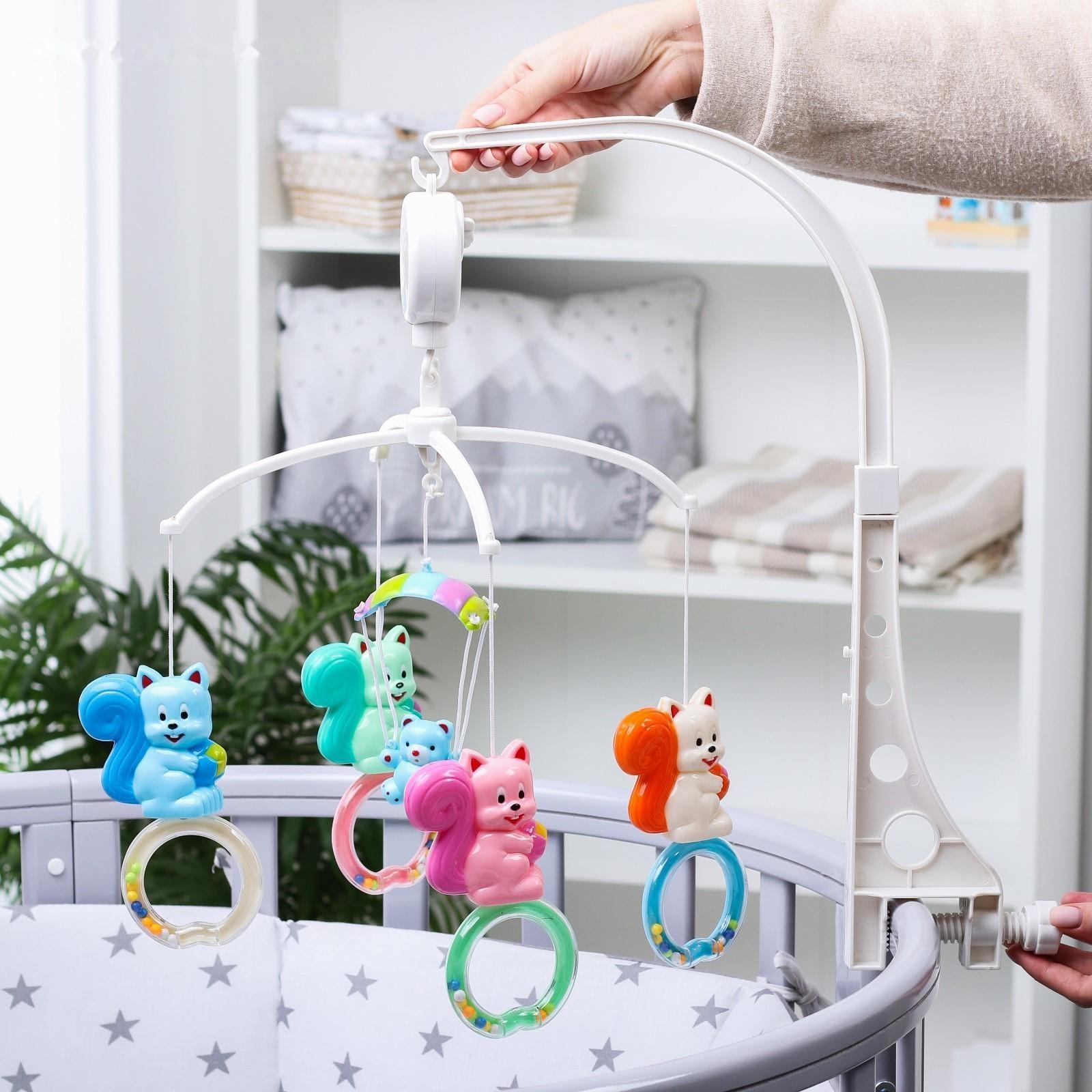 Мобиль музыкальный «Белочки на кольце», заводной, наклейка МИКС