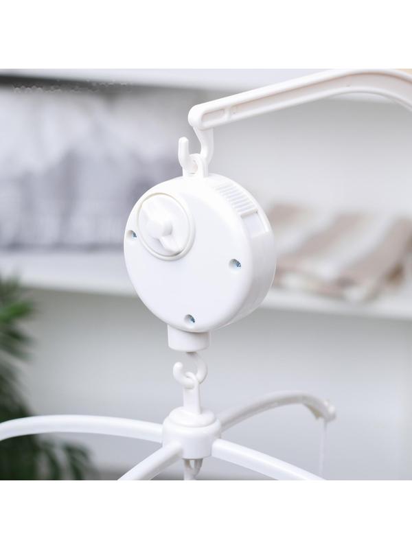 Мобиль музыкальный «Белочки на кольце», заводной, наклейка МИКС