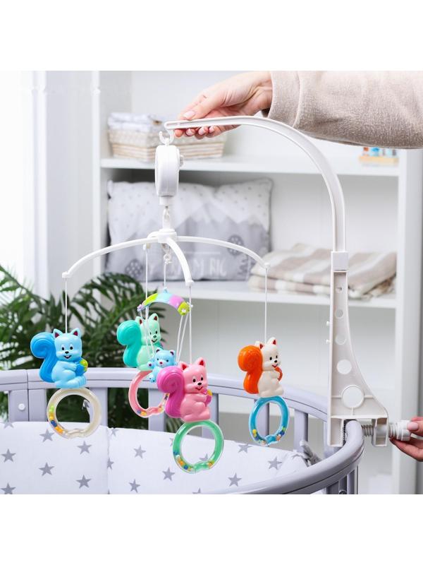 Мобиль музыкальный «Белочки на кольце», заводной, наклейка МИКС