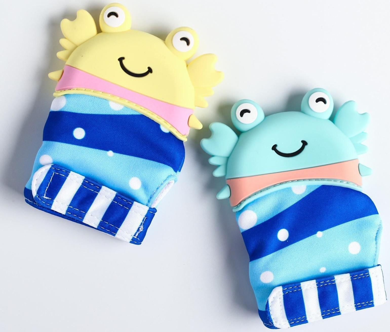 Прорезыватель рукавичка «Крабик», на липучке, цвет МИКС