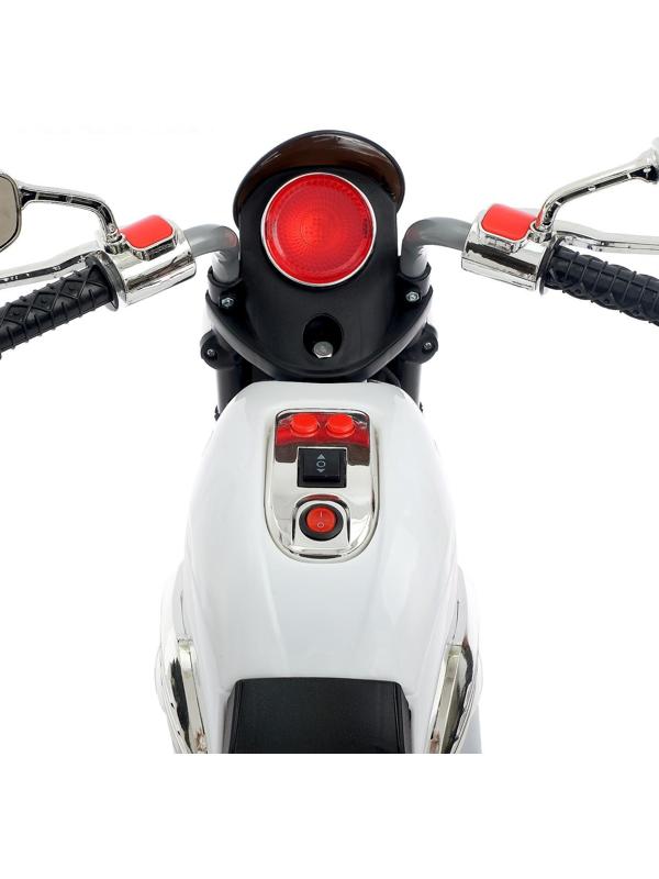 Электромобиль «Чоппер», с аккумулятором, световые и звуковые эффекты, цвет белый