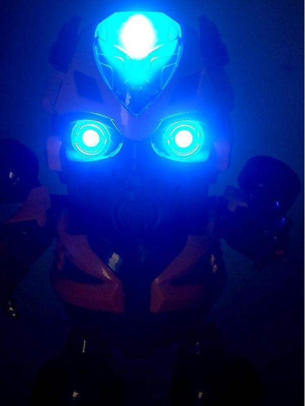 Робот «Танцующий автобот», световые и звуковые эффекты, работает от батареек