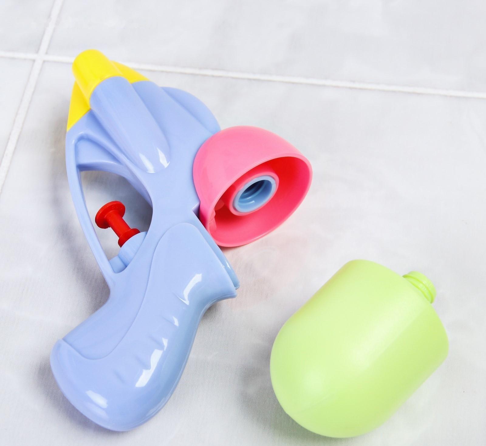 Игрушка для игры в ванне «Пистолет - брызгалка», цвет МИКС