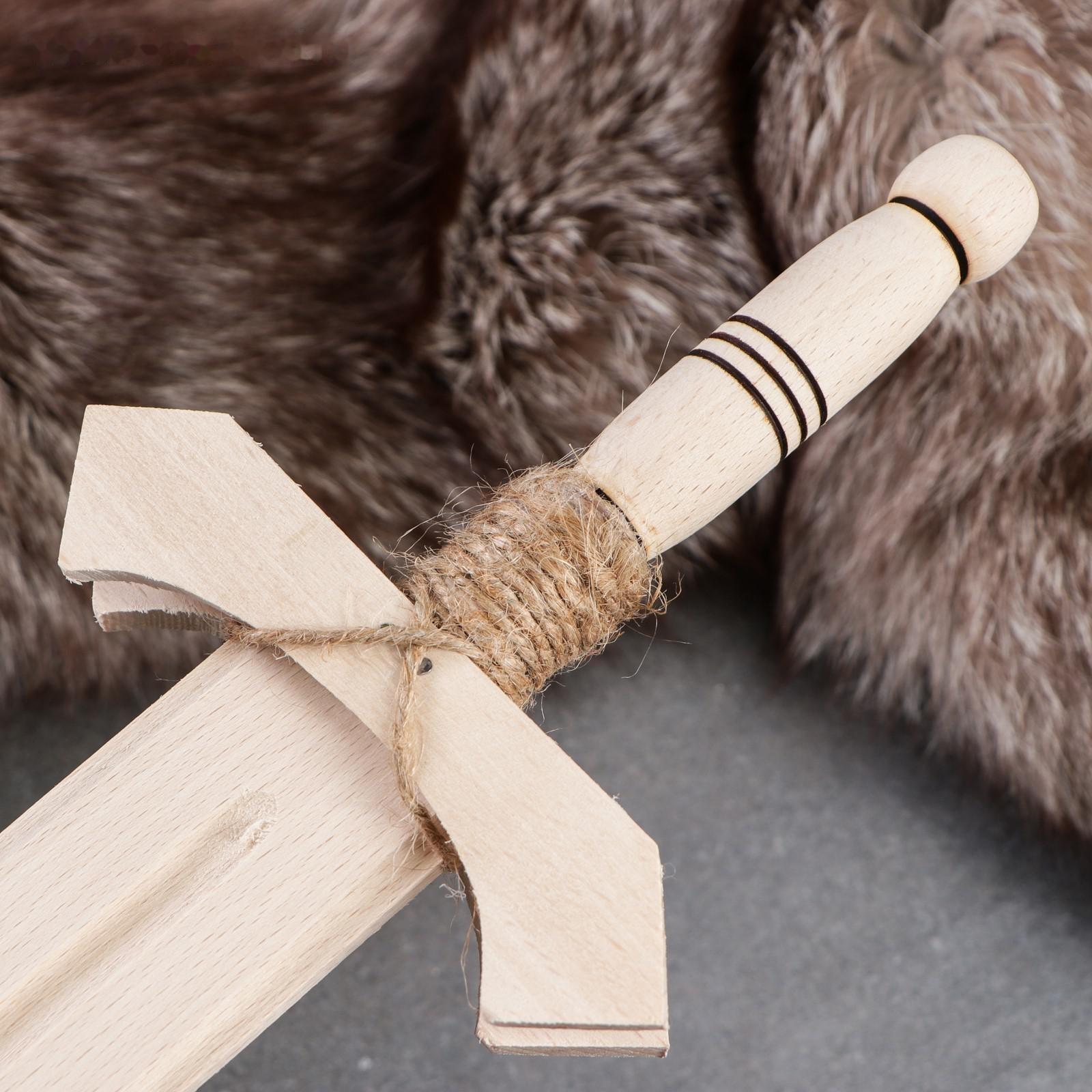 Сувенирное деревянное оружие 