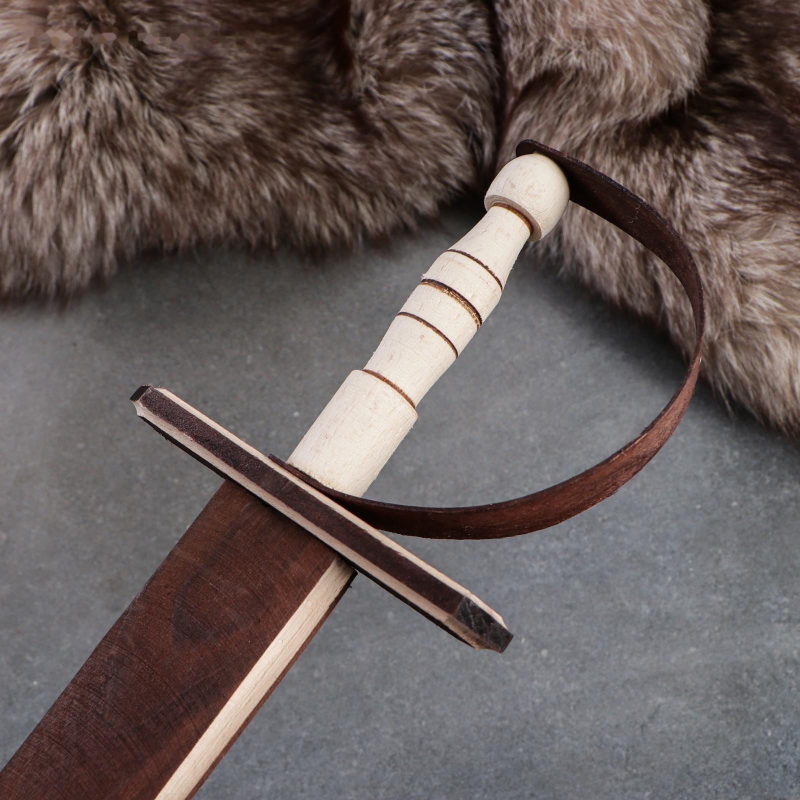 Сувенирное деревянное оружие 