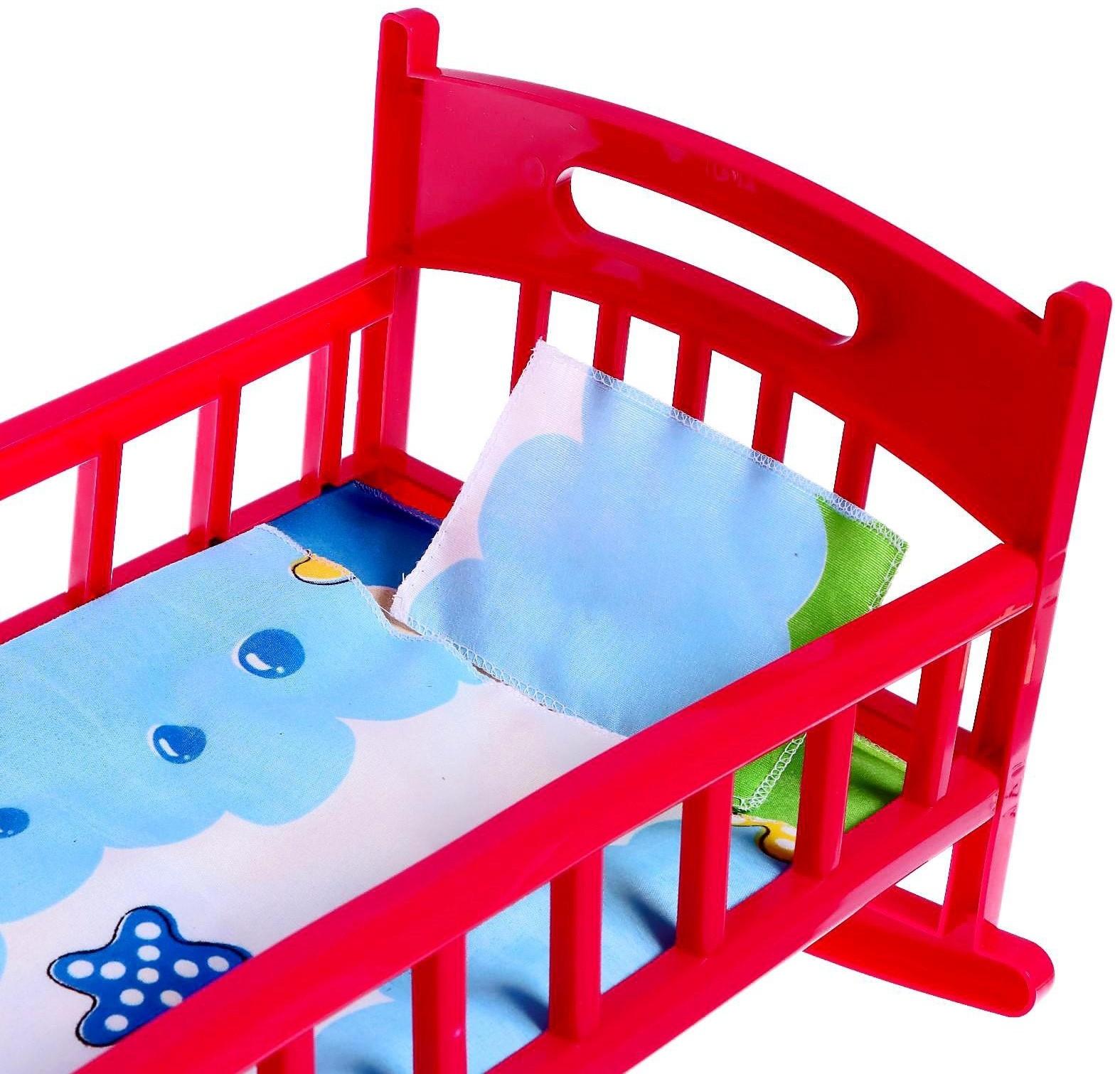 Кроватка для кукол с постелькой