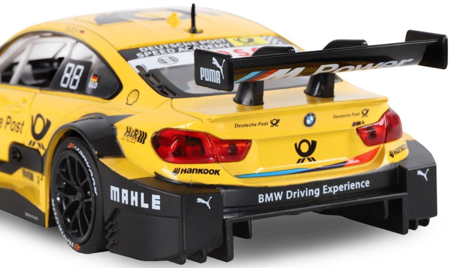 Машина металлическая BMW M4 1:24, открываются передние двери и капот, свободный ход колёс, световые и звуковые эффекты, цвет жёлтый